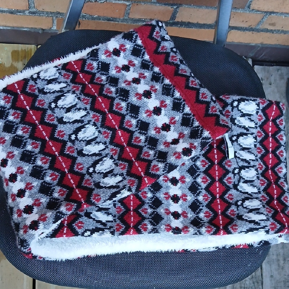 Vera Bradley Red and Black Knit Scarf